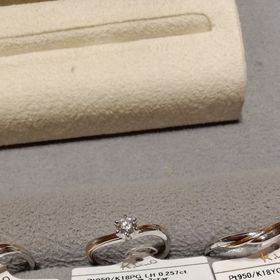 【ケイウノ ブライダル(K.UNO BRIDAL)の口コミ】 デザインのバリエーションはとても多かった印象です。
ダイヤはもちろん鑑…