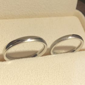 【TANZO.(鍛造指輪)の口コミ】 鍛造製法とのことで、丈夫なことが決め手でした。
セミオーダーでも素材、…