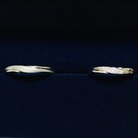 【銀座ダイヤモンドシライシの口コミ】 私も彼も、緩やかなVラインで、細すぎずボリュームやデザイン性があるとこ…