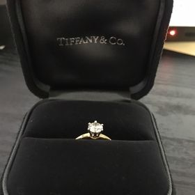 【ティファニー(Tiffany & Co.)の口コミ】 THE婚約指輪が欲しく、買って頂けるなら一粒石！と決めておりました。
ま…