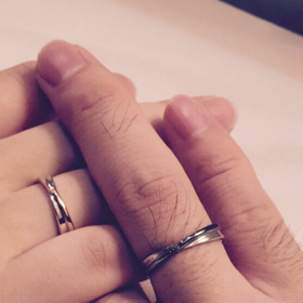 【ケイウノ ブライダル(K.UNO BRIDAL)の口コミ】 結婚指輪なので、シンプルなもので婚約指輪と重ね付けしてもいいようなデ…