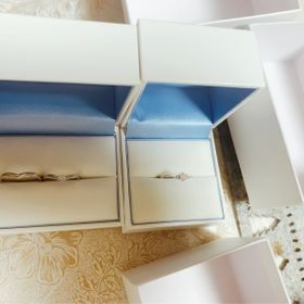 【GALA JEWELRY(ガラジュエリー)の口コミ】 デザインがかわいいし美しいです。セットリングで女性の方で結婚指輪とエ…