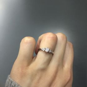 【銀座ダイヤモンドシライシの口コミ】 私はデザインと手が綺麗に見える形を教えてもらって決めました。事前にネ…