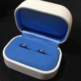 【銀座ダイヤモンドシライシの口コミ】 結婚指輪は毎日つけたい！
と思っているので、
なるべくダイヤとかが入っ…