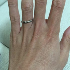 【銀座ダイヤモンドシライシの口コミ】 シンプルだが、デザイン性があり、今も歳をとってもカッコ良く付けれると…