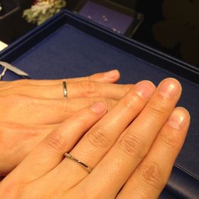 【銀座ダイヤモンドシライシの口コミ】 指輪のデザインがシンプルで仕事にもつけていきやすそうだったから。また…