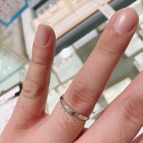 【琉球の口コミ】 王道のプラチナ素材で作成された指輪で、細身で着けやすいところもあいま…