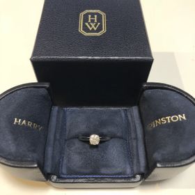 【ハリー・ウィンストン(Harry Winston)の口コミ】 ソリティアリングで探しましたが、ハリーウィンストンのリングの輝きはズ…