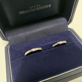 【銀座ダイヤモンドシライシの口コミ】 シンプル、ストレートで結婚指輪探しをしていました。
女性用はダイヤは3…