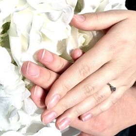 【アイプリモ(I-PRIMO)の口コミ】 中央のメインのダイヤ1つを、左右の小さなダイヤ2つが引き立てていて、遠…