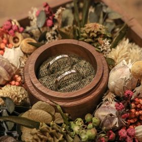 【鎌倉彫金工房の口コミ】 【価格】
プラチナ2本、石を1つずついれて10万いかなかったです。
価格が…