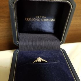 【銀座ダイヤモンドシライシの口コミ】 普段も使いたいと考えて決めました。結局ダイヤ自体が大きすぎたり派手す…