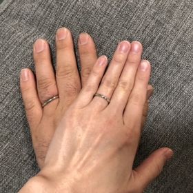 【銀座ダイヤモンドシライシの口コミ】 シンプルなものを探していて、幅やデザイン、マテリアルを自分たちの好み…