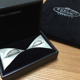 【エクセルコダイヤモンド(EXELCO DIAMOND)の口コミ】 どうしてもハーフエタニティのデザインが欲しかったので、それを中心に沢…