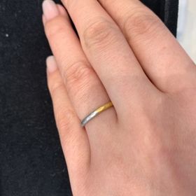 【MALCOLM BETTS(マルコムベッツ)】の口コミ 長年着けているうちに光沢が出てくる点やシンプルで飽きのこないデザインが...