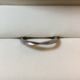 【ケイウノ ブライダル(K.UNO BRIDAL)の口コミ】 リボンを結んだような可愛いデザイン。オリジナルでフェードアウトする感…