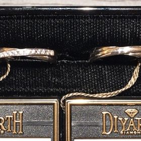 【DIYARTH(ディヤース)の口コミ】 他ブランドの婚約指輪に重ね付けしたかったので、V型のハーフエタニティを…