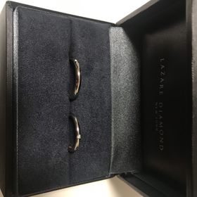 【ラザール ダイヤモンド(LAZARE DIAMOND)の口コミ】 手に馴染む細めのデザインにしました。
せっかくのダイヤモンドのブランド…