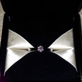 【エクセルコダイヤモンド(EXELCO DIAMOND)の口コミ】 立て爪のデザインを探していました。おすすめして下さったダイヤを見てと…