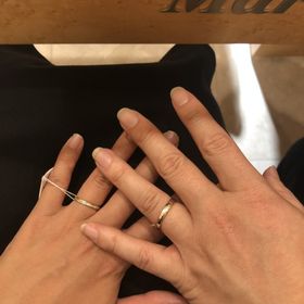 【Mariage ent(マリアージュエント)の口コミ】 ハーフエタニティの結婚指輪を探していてこちらの指輪を見つけました。
ピ…