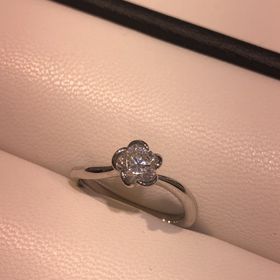 【GALA JEWELRY(ガラジュエリー)の口コミ】 結婚指輪を購入したくてお店に行ったのですが、たくさんの指輪を見ていた…
