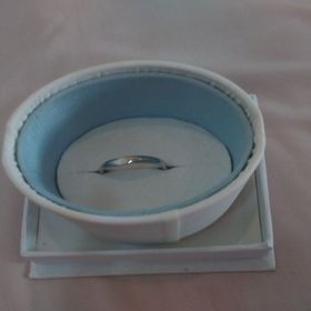 【canal4℃(カナルヨンドシー)の口コミ】 この指輪の決め手は、非常にシンプルで飽きの来ないデザインである点です…