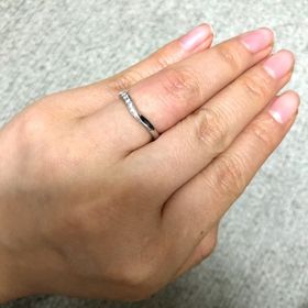 【ラザール ダイヤモンド(LAZARE DIAMOND)の口コミ】 旦那さんも私も、直線よりウェーブが入っている方が似合ったのでペアタイ…