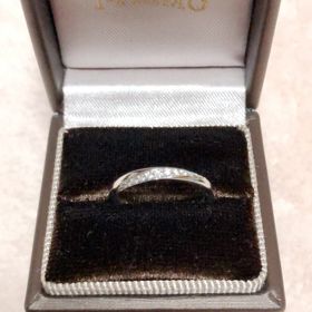 【アイプリモ(I-PRIMO)の口コミ】 斜めにダイヤがはいってるから、どの角度から見てもダイヤがみえて綺麗だ…