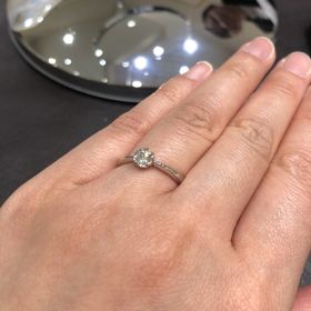 【TRECENTI(トレセンテ)の口コミ】 指輪のデザインがとても可愛いです！お花の形になっていて、他にはないデ…