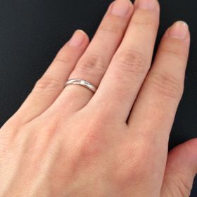 【ラザール ダイヤモンド(LAZARE DIAMOND)の口コミ】 日常生活に飽きのこないシンプルなデザインにダイヤモンドが小さいながら…