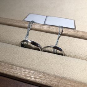 【ith(イズ)の口コミ】 ツイスト部分をツヤ消し加工でアレンジし、スタイリッシュで洗練されたデ…