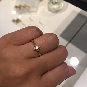 【ete(エテ)の口コミ】 いかにも婚約指輪！っぽくなく嫌味のないおしゃれなデザインを探していた…