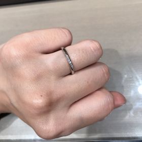 【アイプリモ(I-PRIMO)の口コミ】 指輪自体細身に作られていて、すっと肌になじむ感じがありました。
ダイヤ…