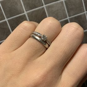 【ティファニー(Tiffany & Co.)の口コミ】 シンプルに一粒ダイヤのティファニーセッティングも悩みましたが、周りに…