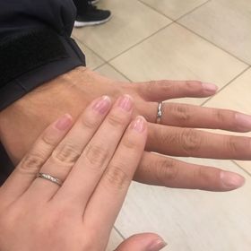 【GALA JEWELRY(ガラジュエリー)の口コミ】 飽きのこないシンプルなデザインが気に入ったこと、プラチナ950で材質にも…