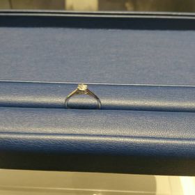 【銀座ダイヤモンドシライシの口コミ】 いつまでも幸せに暮らしました、という言葉に惹かれてこの指輪にしました…