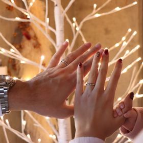 【THREE TREES(スリーツリーズ)の口コミ】 結婚式を翌年に控え、結婚指輪を考え出した頃。指輪はシンプルなストレー…