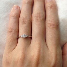 【4℃ BRIDAL(ヨンドシーブライダル)の口コミ】 自分の手の形にあったデザインを進めて頂いたり、的確なアドバイスを貰え…