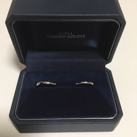 【銀座ダイヤモンドシライシの口コミ】 結婚指輪は長く付けるものになるので
彼も私もシンプルなデザインで探して…
