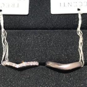 【TRECENTI(トレセンテ)の口コミ】 キラキラが好きなことや、婚約指輪と重ね付けしたかったので、v字のエタニ…