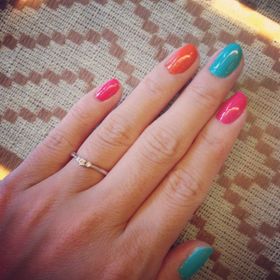 【ケイウノ ブライダル(K.UNO BRIDAL)の口コミ】 細めのvラインが指を長く綺麗に見せれるデザインだと聞き、また、ダイヤが…