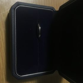 【銀座ダイヤモンドシライシの口コミ】 デザインは緩いS字のデザインになってます。
良くあるタイプのデザインに…