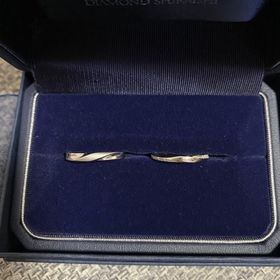 【銀座ダイヤモンドシライシの口コミ】 婚約指輪もダイヤモンドシライシさんの指輪をもらっていたこともあり、結…