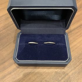 【銀座ダイヤモンドシライシの口コミ】 デザインがよかったから。
とくに、男性用はスタイリッシュでした。
女性…