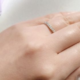 【ラザール ダイヤモンド(LAZARE DIAMOND)の口コミ】 ダイヤモンドが魅力的なので、できればたくさんダイヤがついた結婚指輪が…