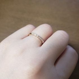 【LUCIE(ルシエ)の口コミ】 婚約指輪と合わせて、同じブランドで揃えたかったので購入しました。ブラ…