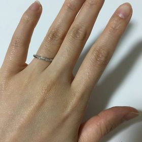 【銀座ダイヤモンドシライシの口コミ】 結婚指輪は細身でダイヤの多いキラキラしている指輪が良かったので、この…