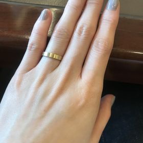 【shihara(シハラ)の口コミ】 結婚指輪は毎日つけるものなので、デザイン重視で選びました。一番に考え…