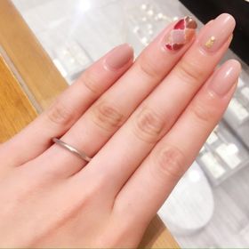 【AHKAH(アーカー)の口コミ】 細い華奢なデザインでシンプルだけど、でも何か一捻りあるデザインを希望…