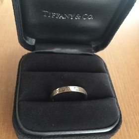 【ティファニー(Tiffany & Co.)の口コミ】 男女ペアのデザインでは無かったのですが、輝きが良く艶やかで、ティファ…